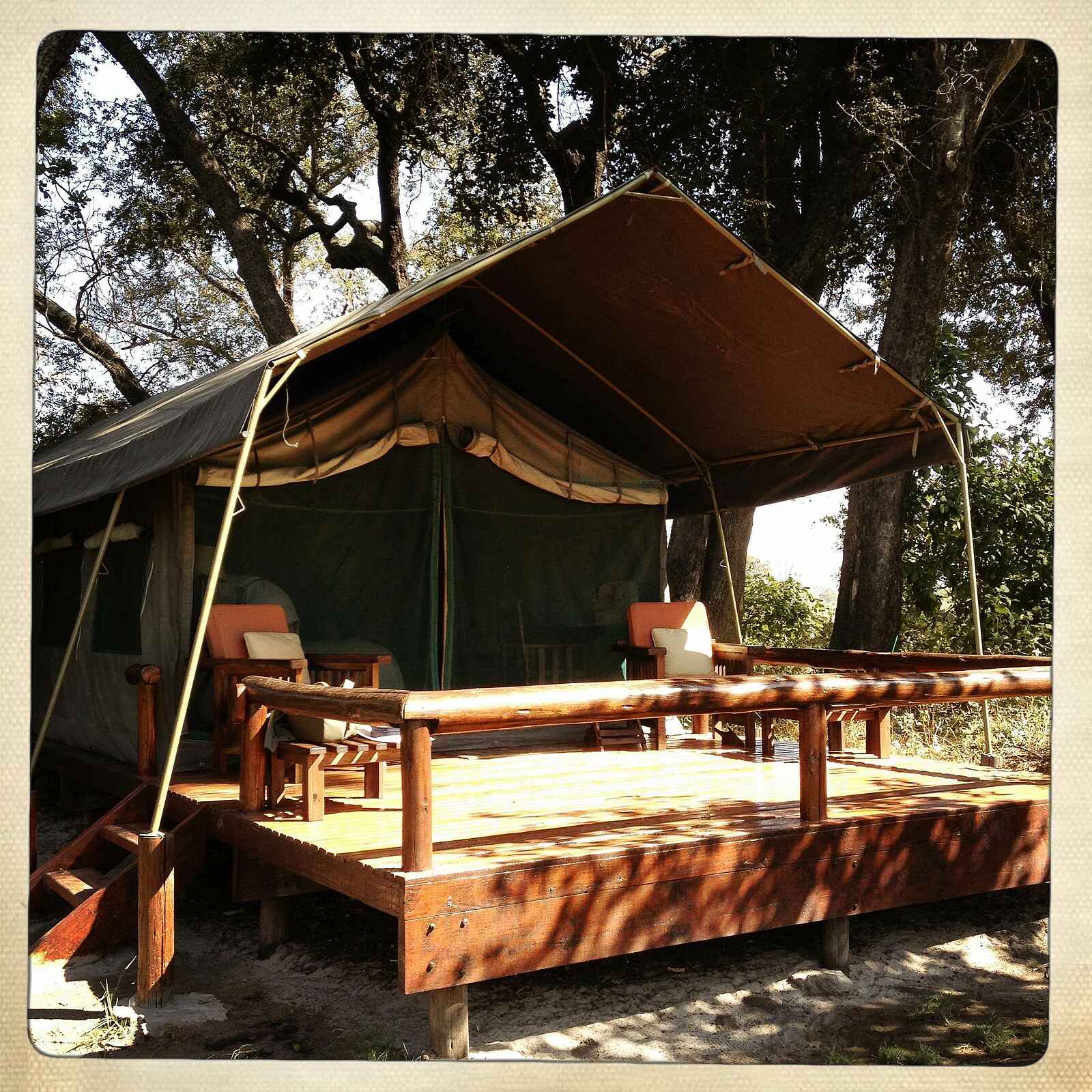 Kujwana Camp: Gästezelt von außen Kujwana Camp: Gästezelt von außen