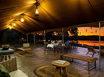 Mara River Camp: Blick aus der Lounge Mara River Camp: Blick aus der Lounge