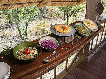 Mwamba Bush Camp: Brunch Mwamba Bush Camp: Brunch