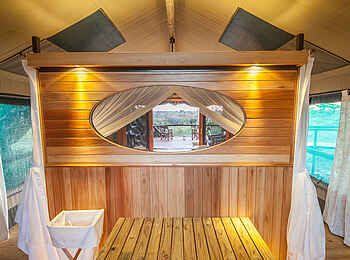 Rra Dinare Camp: Durchblick vom Bad her