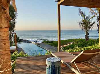Sala Beach House: Am Pool