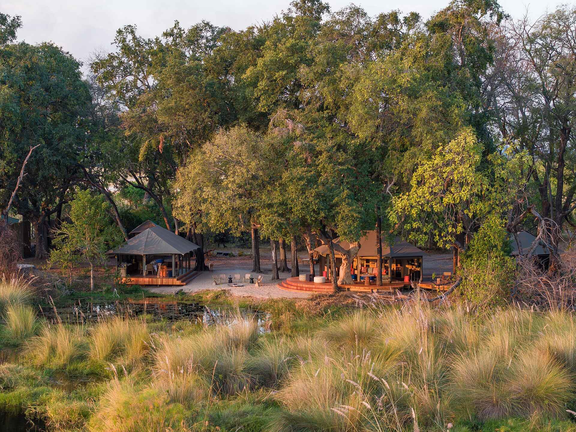 Shinde Footsteps: Blick aufs Camp Shinde Footsteps: Blick aufs Camp