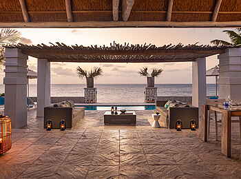 Azura Marlin Beach: Blick durch die Lodge hindurch