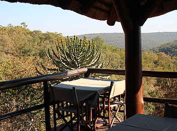 Makweti Safari Lodge: Aussendeck mit Essbereich