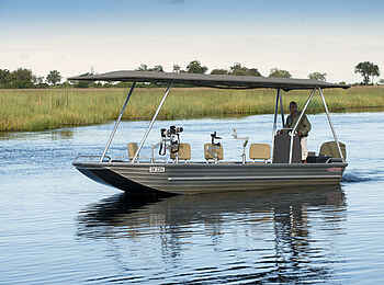 Duba Plains Camp: Photografic boat