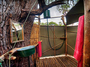 Oddball's Camp: Gästebad im Freien Oddball's Camp: Gästebad im Freien