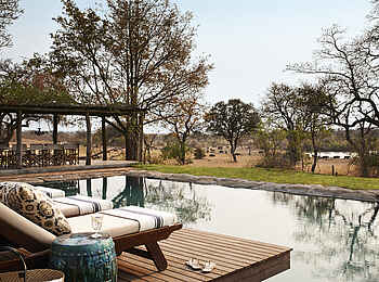 Singita Castleton: Pool und Wasserloch Singita Castleton: Pool und Wasserloch