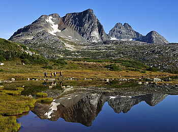 Tweedsmuir Park Lodge: Gebirgssee