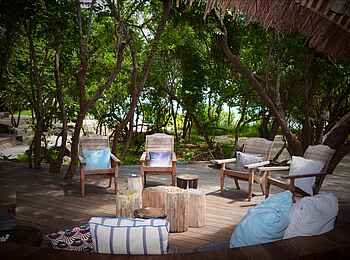 Vamizi Island: Innenhof der Casa Marjani mit Waldblick