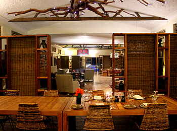 Volcanoes Kyambura Gorge Lodge: Speisesaal Volcanoes Kyambura Gorge Lodge: Speisesaal