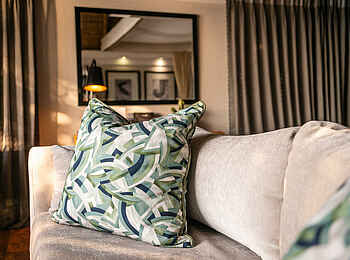 Chobe Water Villas: Sofa