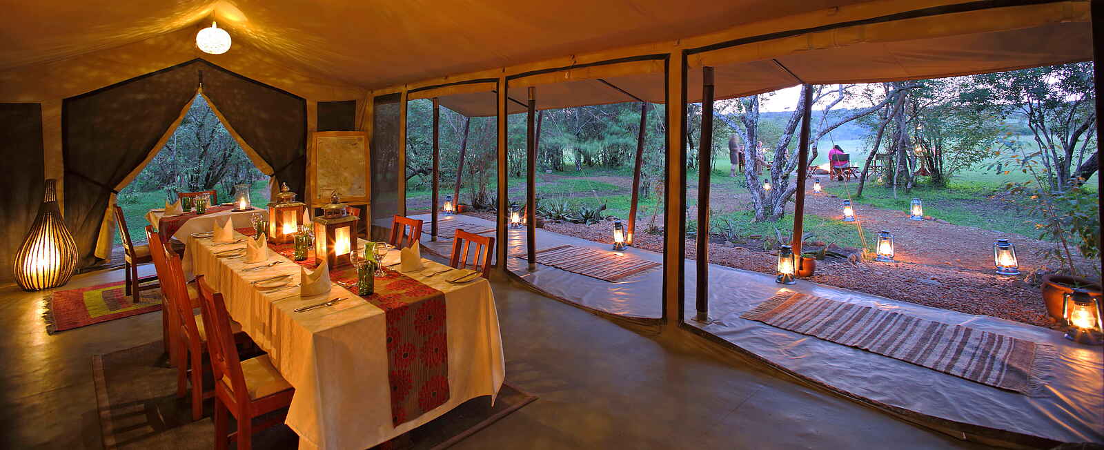 Encounter Mara Camp: Speisesaal Encounter Mara Camp: Speisesaal