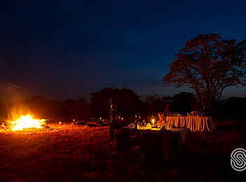 Kirawira Serena Camp: Lagerfeuer