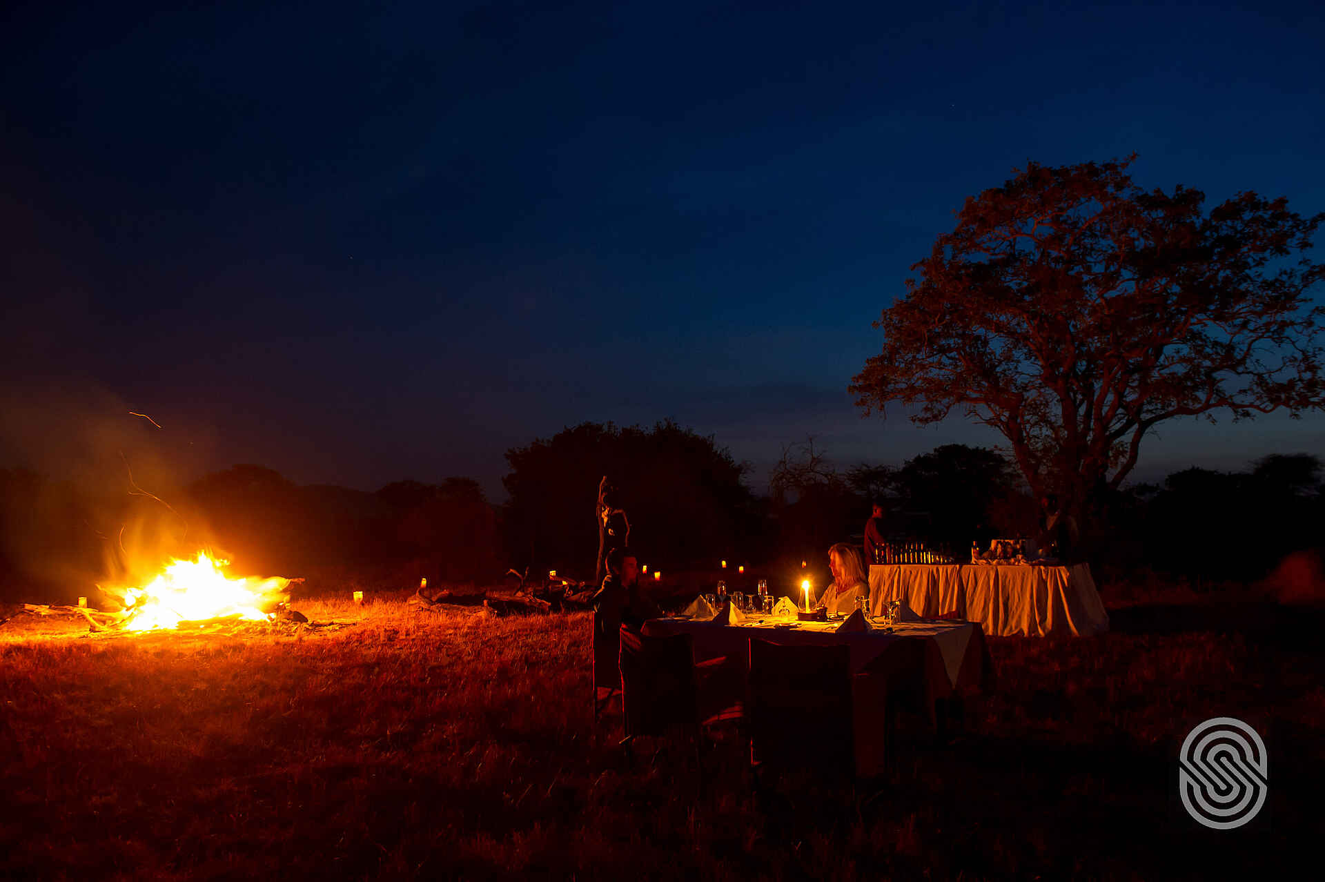 Kirawira Serena Camp: Lagerfeuer