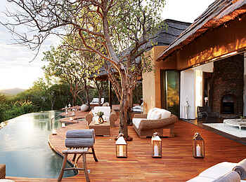Molori Safari Lodge: Pooldeck der Molelo Presidential Suite