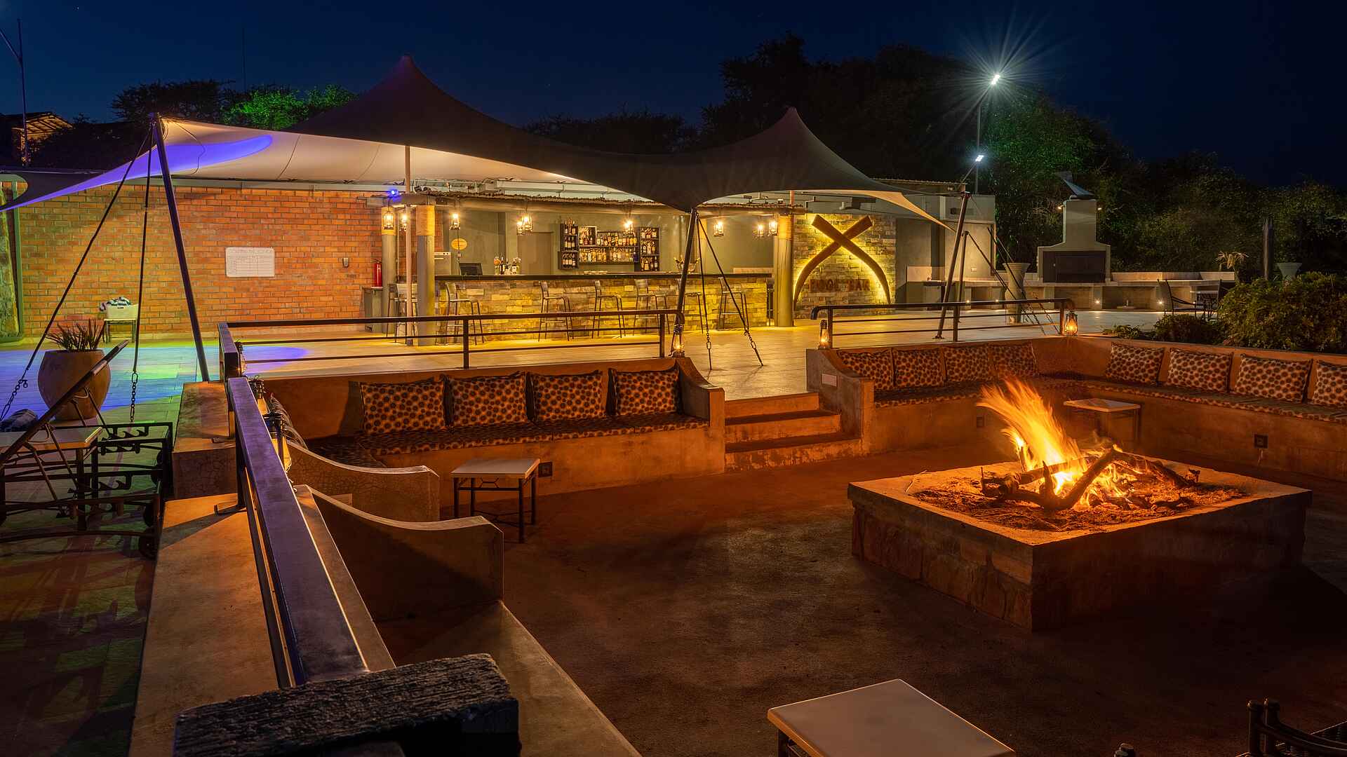 Salt of Akagera Lodge: Feuerstelle an der Poolbar Salt of Akagera Lodge: Feuerstelle an der Poolbar