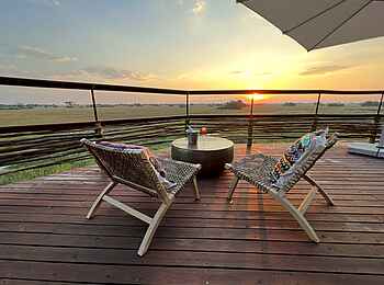 Setari Treehouse: Veranda mit Blick auf den Sonnenuntergang Setari Treehouse: Veranda mit Blick auf den Sonnenuntergang