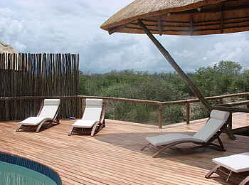 Tau Pan Camp: Pool-Deck