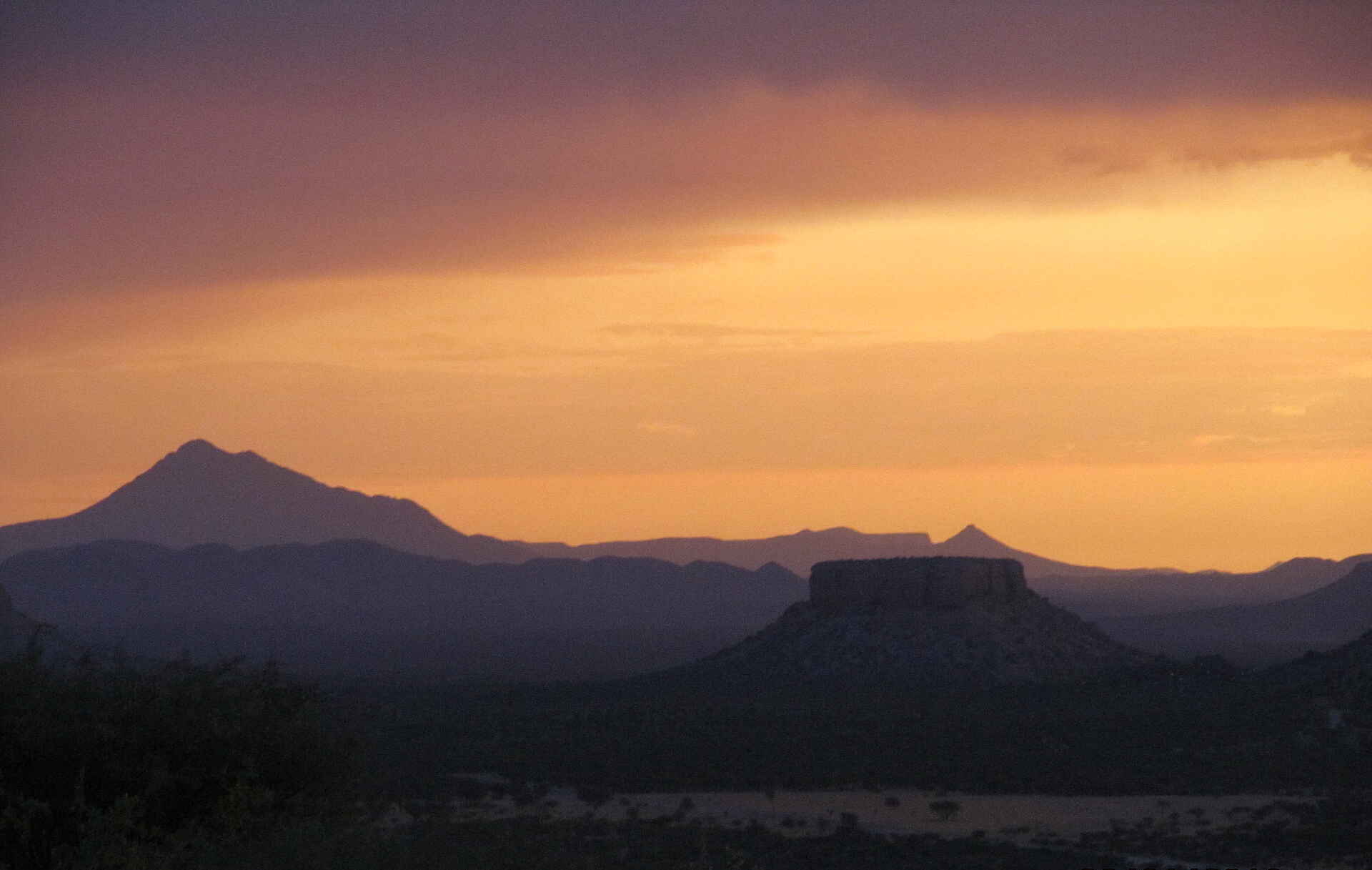 Ugab Terrace Lodge, Abendstimmung, Berge, Landschaft, Afrikarma, Afrikarma Safaris, Afrikarma Safaris - Wildnis. Hautnah., Afrikarma.de