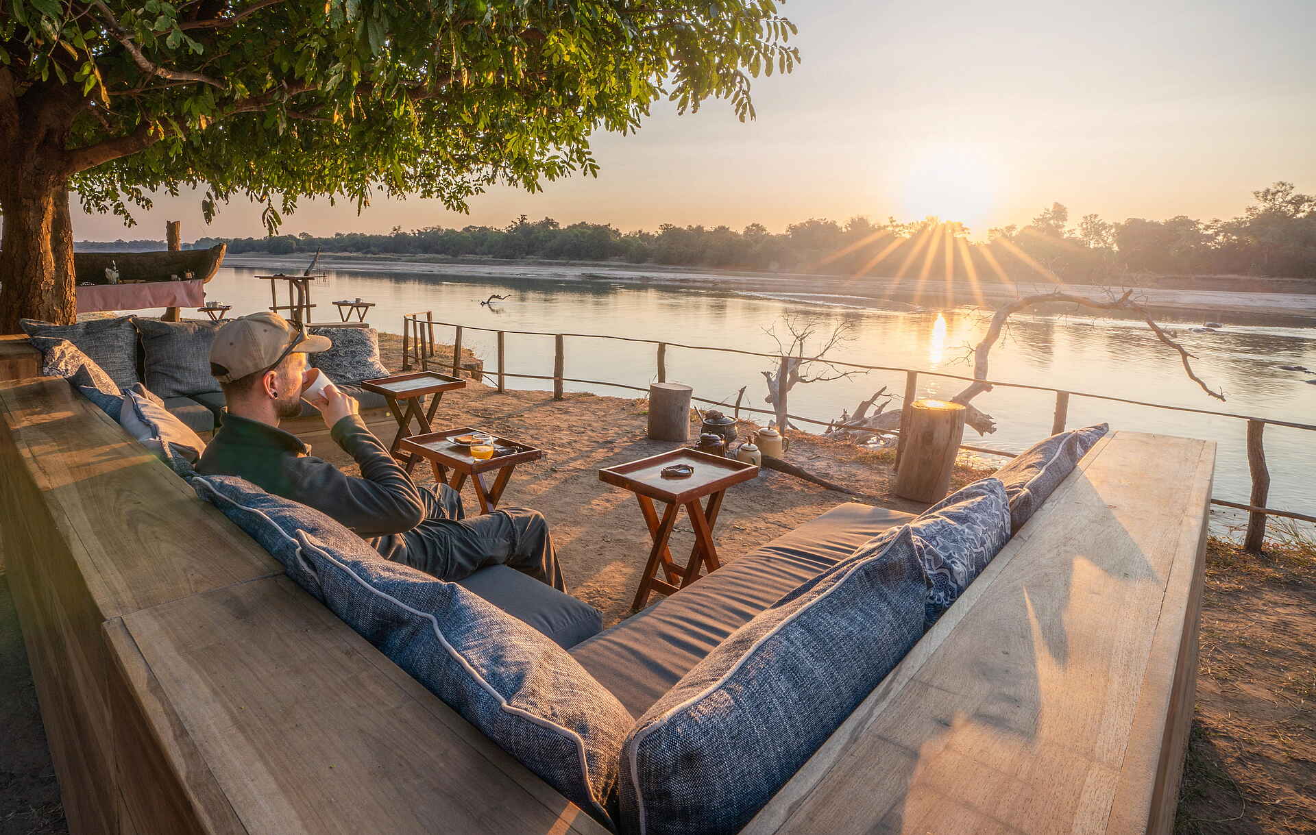 Time + Tide Mchenja: Viewing Deck am Fluss Time + Tide Mchenja: Viewing Deck am Fluss
