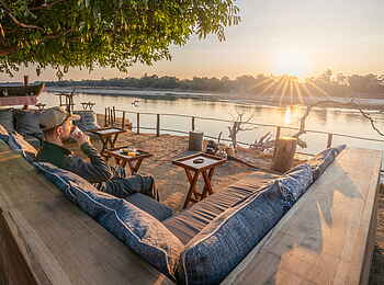 Time + Tide Mchenja: Viewing Deck am Fluss