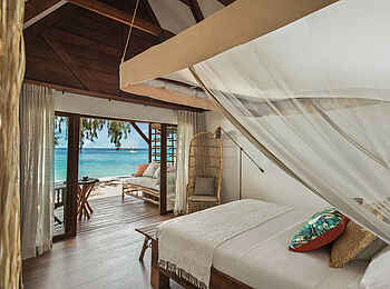 Constance Tsarabanjina: Blick nach draußen Constance Tsarabanjina: Blick nach draußen