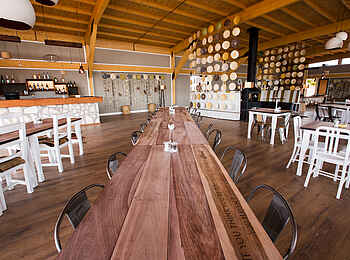 Kalahari Anib Lodge: Tische im Speisesaal