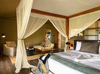 Lemala Mpingo Ridge Lodge: Hauptschlafzimmer der Suite mit zwei Schlafzimmern Lemala Mpingo Ridge Lodge: Hauptschlafzimmer der Suite mit zwei Schlafzimmern