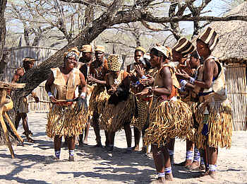 Nambwa Lodge: Einheimische Tänzer Nambwa Lodge: Einheimische Tänzer