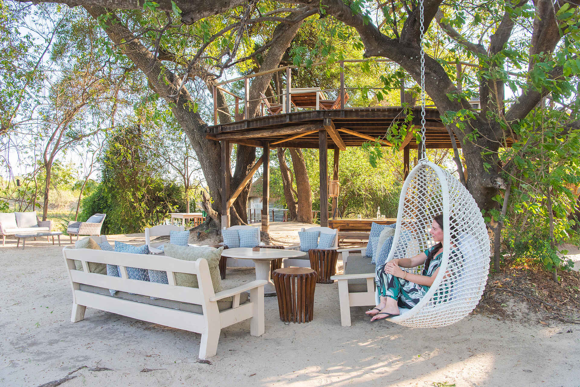 Sindabezi Island Camp: Außenlounge