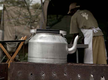 Wayo Nabi Green Camp: Teezubereitung Wayo Nabi Green Camp: Teezubereitung