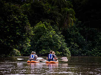 Mboko Camp: Kajakfahrt auf dem Fluss