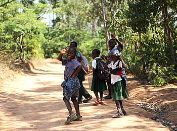 Musangano Lodge: Kinder in Olivers Village