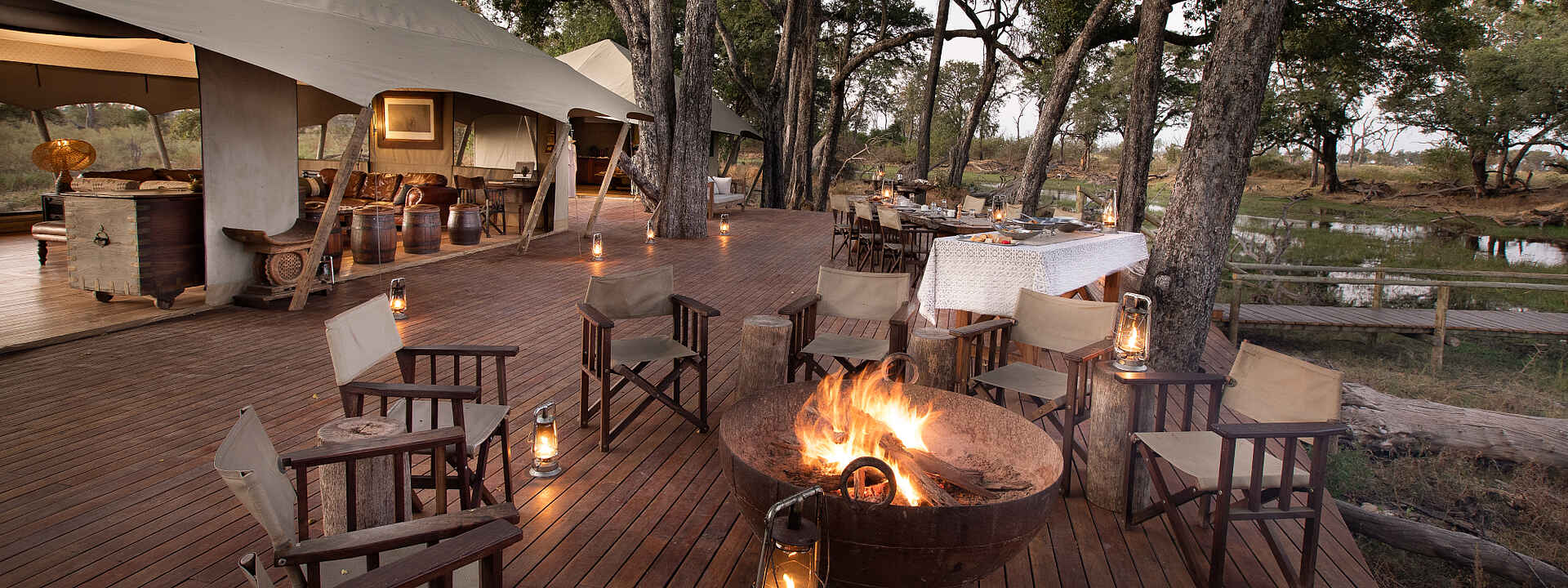 Terrasse mit Boma und Hauptzelt des Duba Explorers Camps