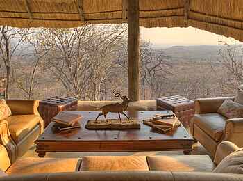 Ikuka Safari Camp: Lounge der zentralen Einrichtungen
