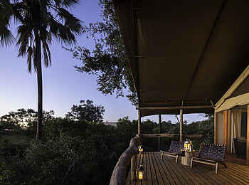 Little Tubu: Abendlicht auf dem privaten Deck Little Tubu: Abendlicht auf dem privaten Deck