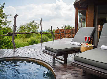 Madikwe Safari Lodge Dithaba: Veranda mit privatem Plunge Pool