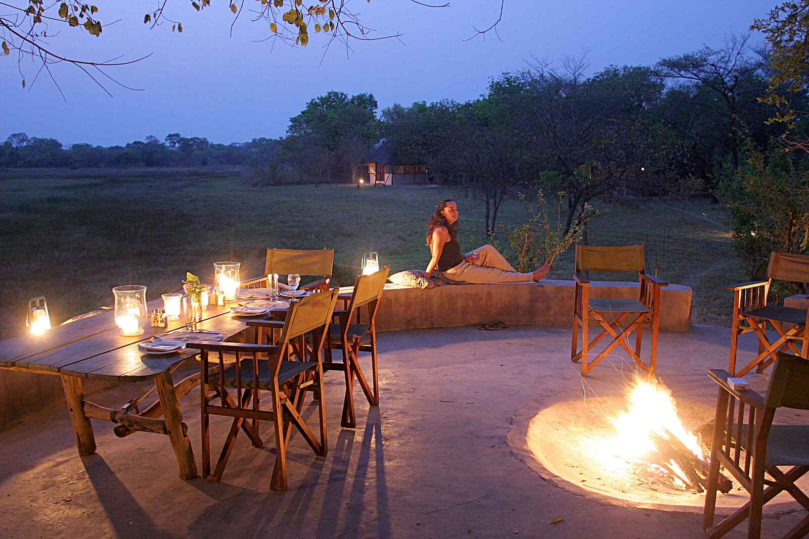 Nanzhila Plains Safari Camp: Feuerplatz Nanzhila Plains Safari Camp: Feuerplatz