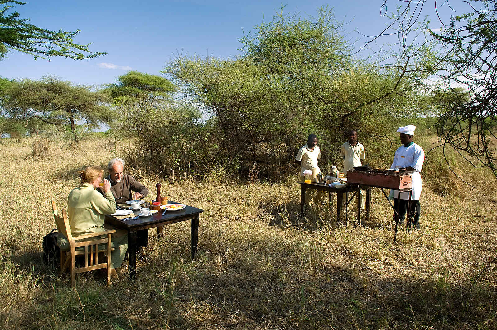 Olakira Camp: Frühstück im Busch Olakira Camp: Frühstück im Busch