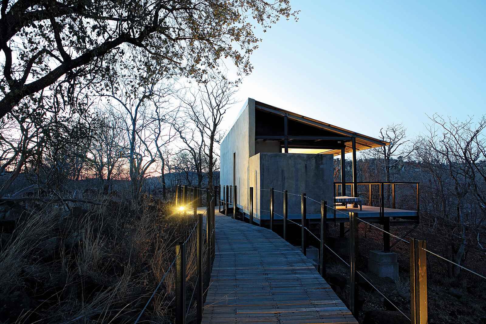 The Outpost: Luxury Space in der Dämmerung The Outpost: Luxury Space in der Dämmerung