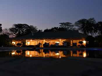 The River Farmhouse: Farmhouse bei Nacht