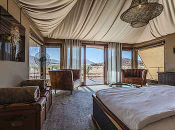 Twyfelfontein Adventure Camp: Blick aus einem Premium Zelt Twyfelfontein Adventure Camp: Blick aus einem Premium Zelt