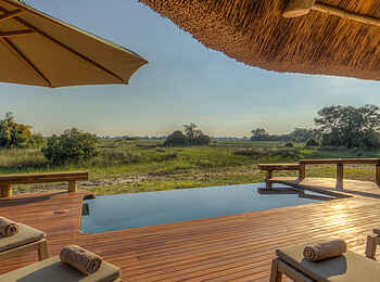 Camp Okavango: Pool der Hauptlodge