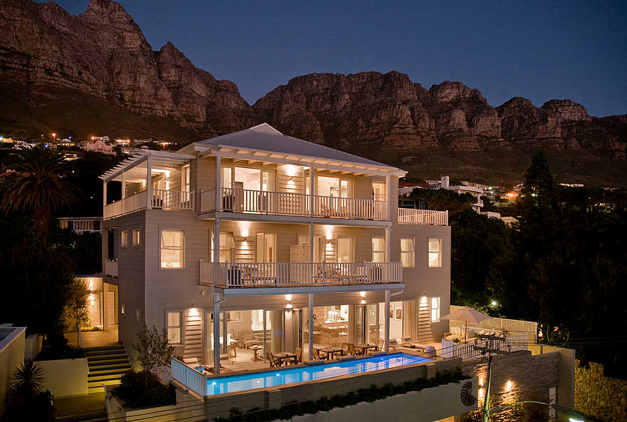 Sea Five Boutique Hotel: Beleuchtetes Haus Sea Five Boutique Hotel: Beleuchtetes Haus
