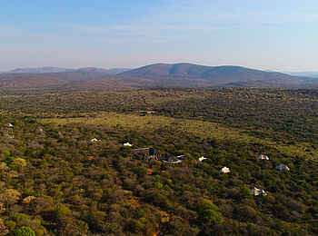 Thanda Tented Camp: Camp schmiegt sich in die Landschaft Thanda Tented Camp: Camp schmiegt sich in die Landschaft