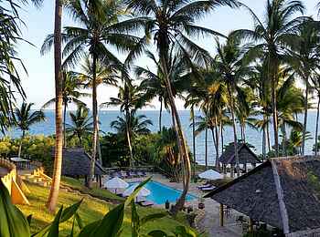 Kinasi Lodge: Blick auf den Poolbereich Kinasi Lodge: Blick auf den Poolbereich