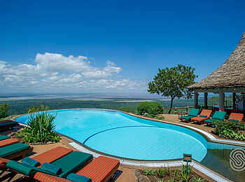 Lake Manyara Serena Lodge: Pool mit Ausblick auf den Lake Manyara