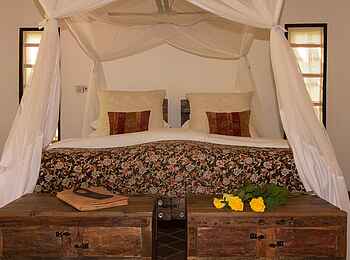 Rivertrees Country Inn: Gartenzimmer Bett