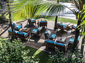 Royal Palm Beachcomber Luxury: Lounge draußen