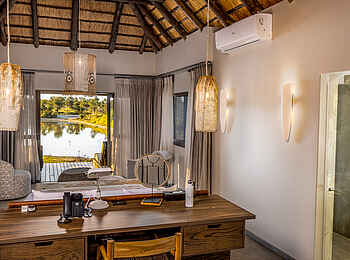 Simbavati Waterside Lodge: Blick aus einer Suite Simbavati Waterside Lodge: Blick aus einer Suite